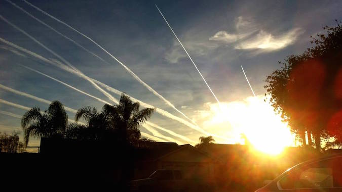 Dramatic evidence of Chemtrails over L.A.